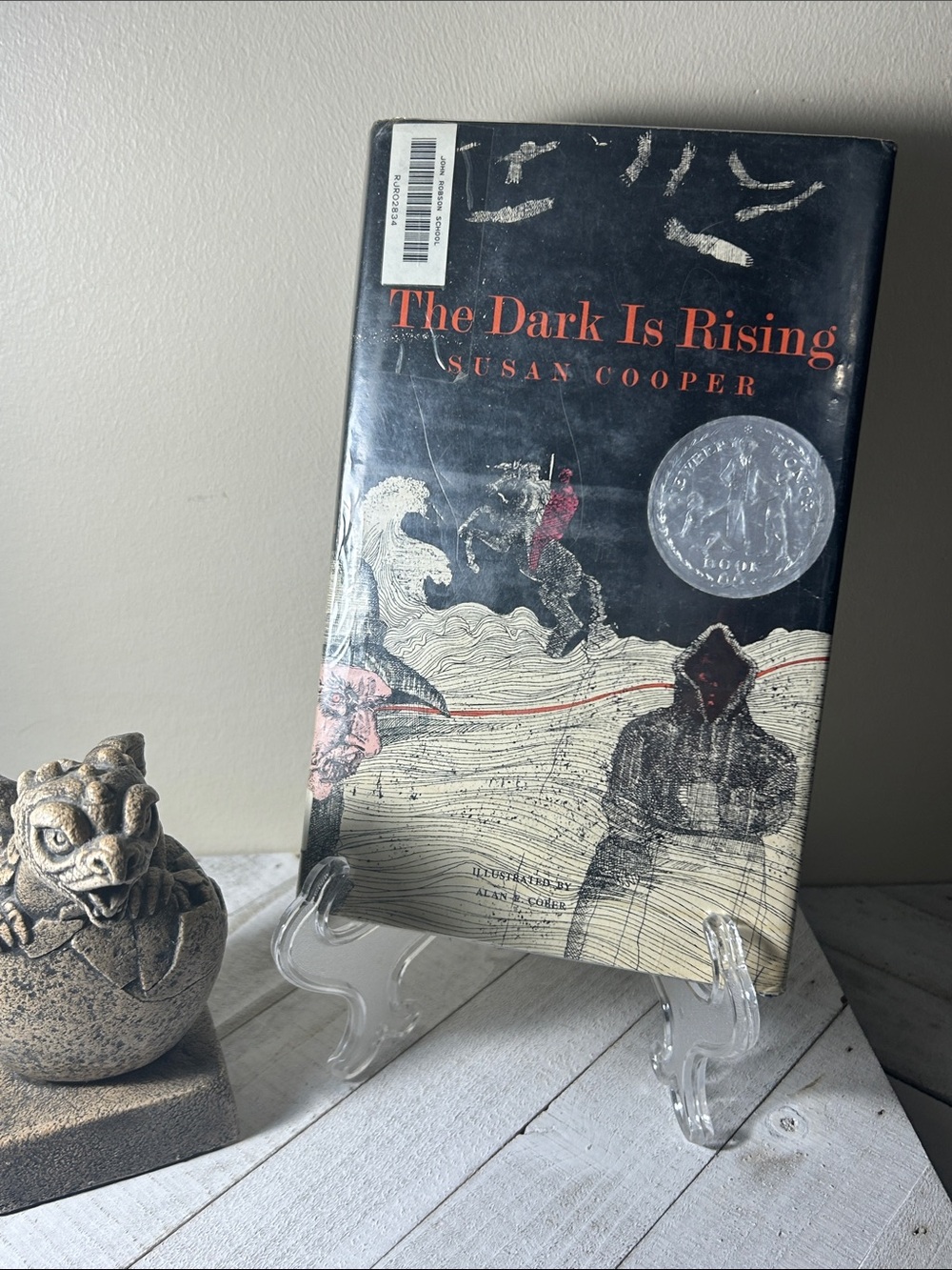 VINTAGE 1976 | The Dark Is Rising by Susan Cooper Hardback Book